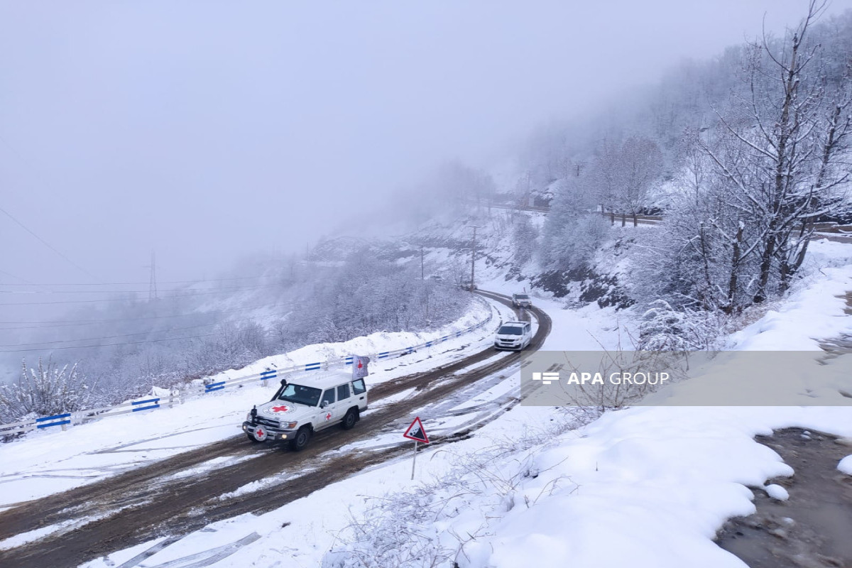 Laçın-Xankəndi yolundan BQXK-nın avtomobilləri keçib - FOTO 