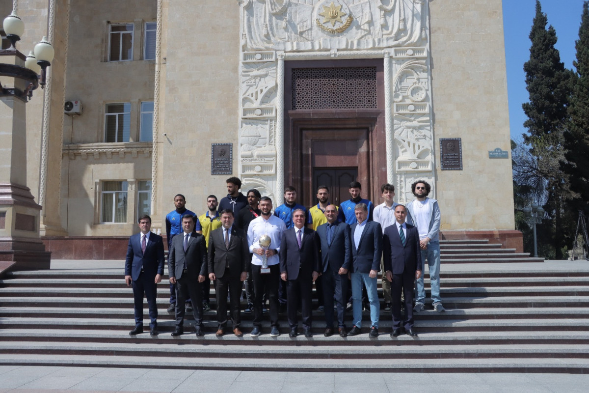 Niyazi Bayramov “Gəncə” basketbol klubunun üzvləri ilə görüşüb - FOTO 