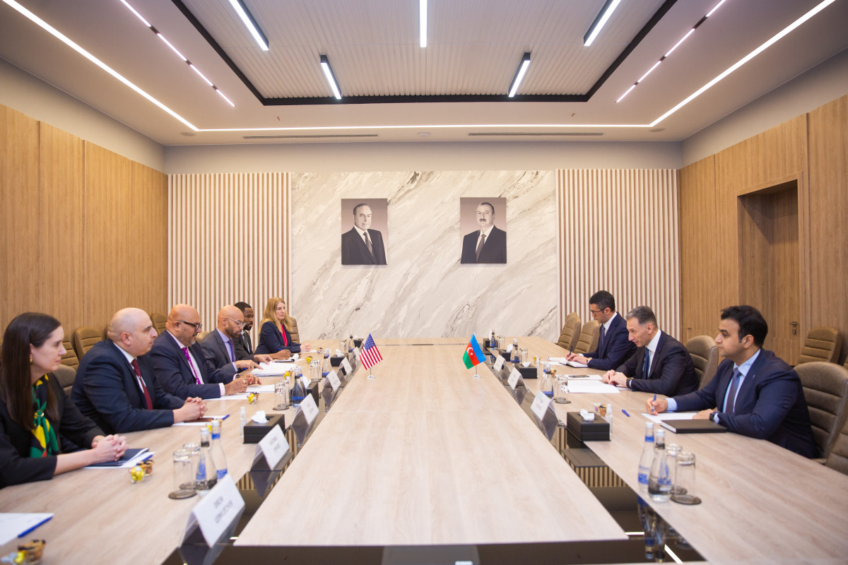 Rəşad Nəbiyev ABŞ ticarət katibinin köməkçisi ilə Orta Dəhlizi müzakirə edib
