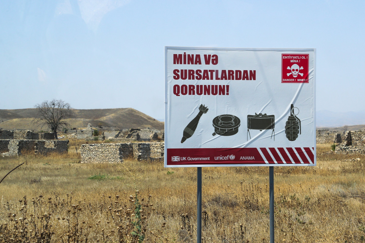 Səfirlik: Britaniya geri qaytarılmış əraziləri təhlükəsiz hala gətirməyə davam edəcək