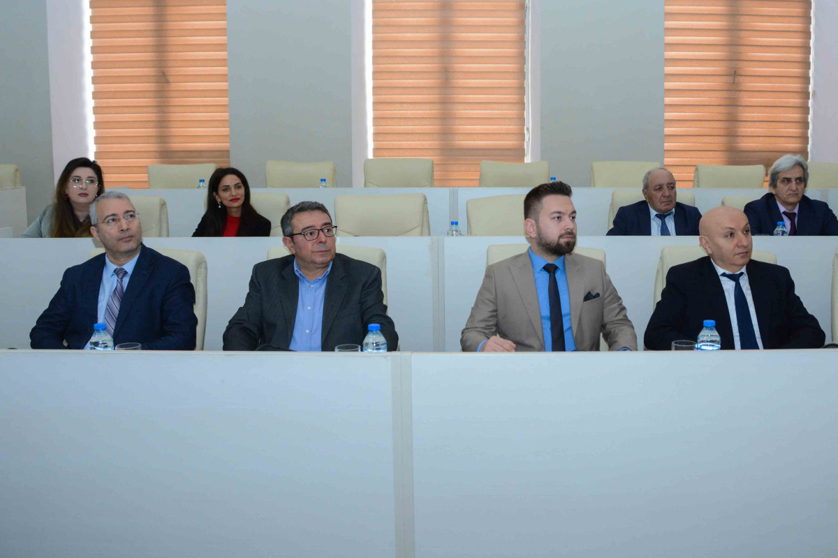 Türkiyə təcrübəsi UNEC-də: Rektor türkiyəli alimlərlə görüşüb