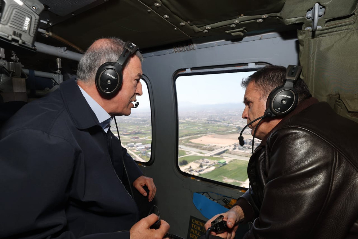 Yunanıstan müdafiə naziri Türkiyənin zəlzələ bölgəsinə gedib