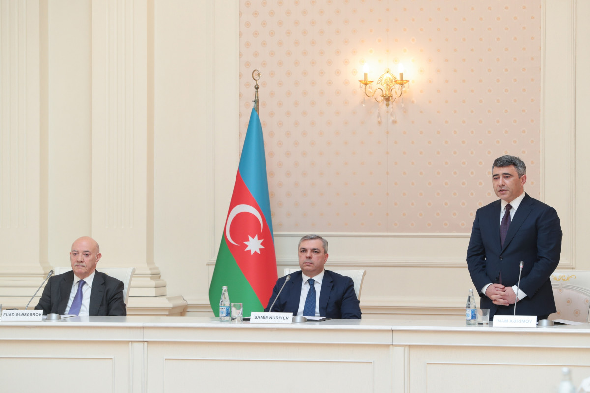 Samir Nuriyev Ali Məhkəmənin sədri İnam Kərimovu kollektivə təqdim edib
