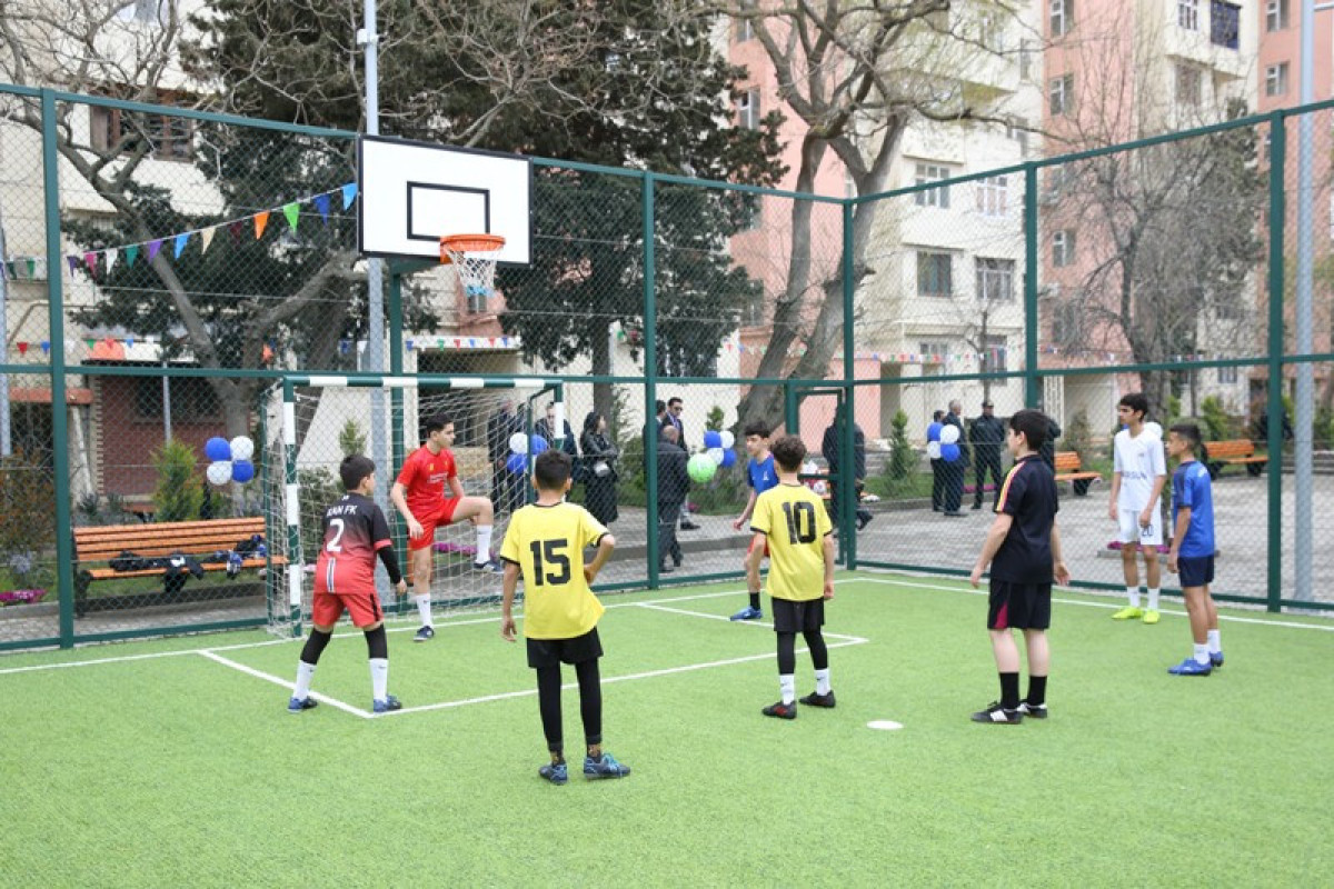 Xətai rayonunda "Bizim həyət" layihəsi çərçivəsində yeni həyət istifadəyə verilib - FOTO 