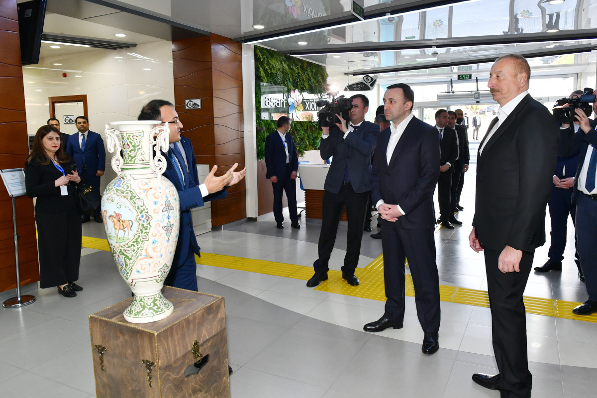 Prezident İlham Əliyev və Baş nazir Qaribaşvili Qəbələ “ASAN xidmət“ mərkəzində olublar