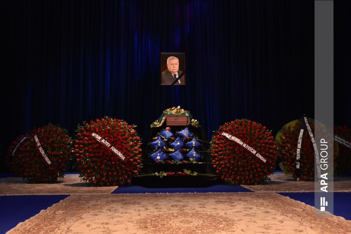 Prezident və birinci xanım Azər Paşa Nemətovla vida mərasiminə əklil göndərib