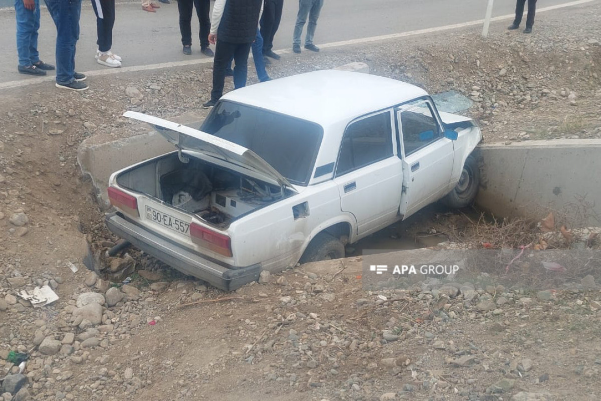 Bakı-Qazax yolunda maşın aşıb, 3-ü azyaşlı olmaqla 7 nəfər xəsarət alıb - FOTO  - YENİLƏNİB 