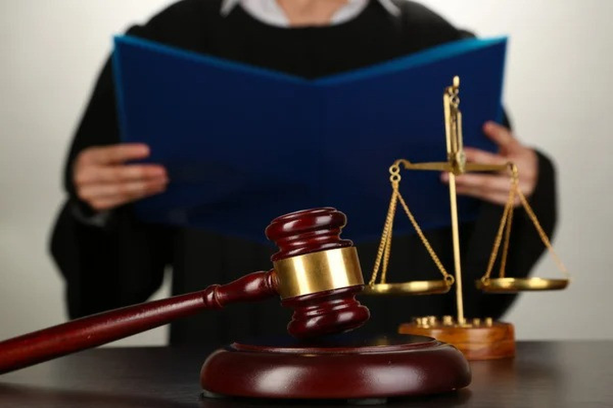 İki yaşlı oğlunu bıçaqlayan şəxsə 14 il 6 ay həbs cəzası verilib