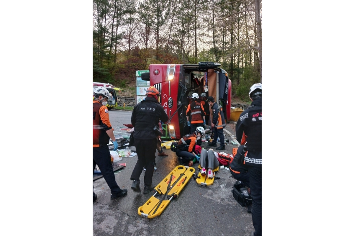 Cənubi Koreyada avtobus qəzaya uğrayıb, 33 israilli turist xəsarət alıb