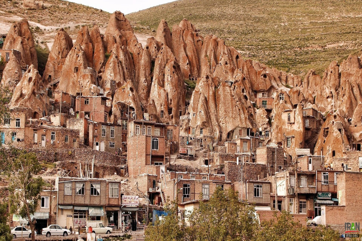 İranda Kənduvan kəndində qayaların uçma təhlükəsi var