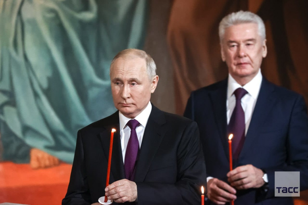 Putin Xilaskar İsa Məsih məbədindəki Pasxa mərasimində iştirak edib - FOTO 