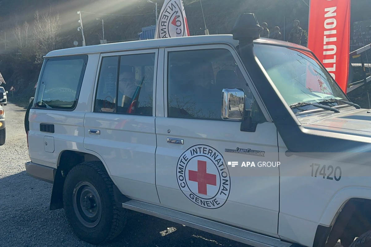 Laçın-Xankəndi yolundan BQXK-nın maşın karvanı keçib - FOTO 