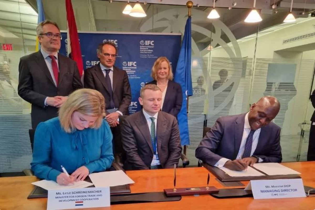 Niderland Ukraynaya 100 milyon avro ayırıb