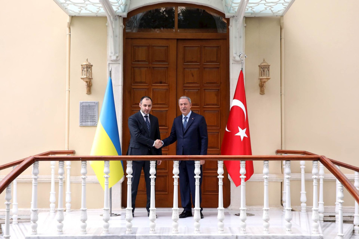 Ukrayna infrastruktur naziri taxıl dəhlizini müzakirə etmək üçün Türkiyəyə gedir
