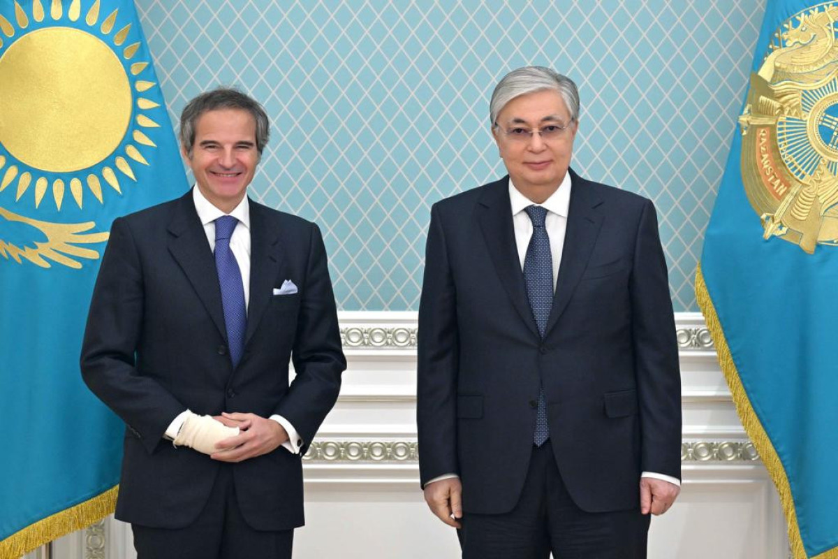 AEBA-nın baş direktoru Rafael Qrossi və Qazaxıstan Prezidenti Kasım-Jomard Tokayev