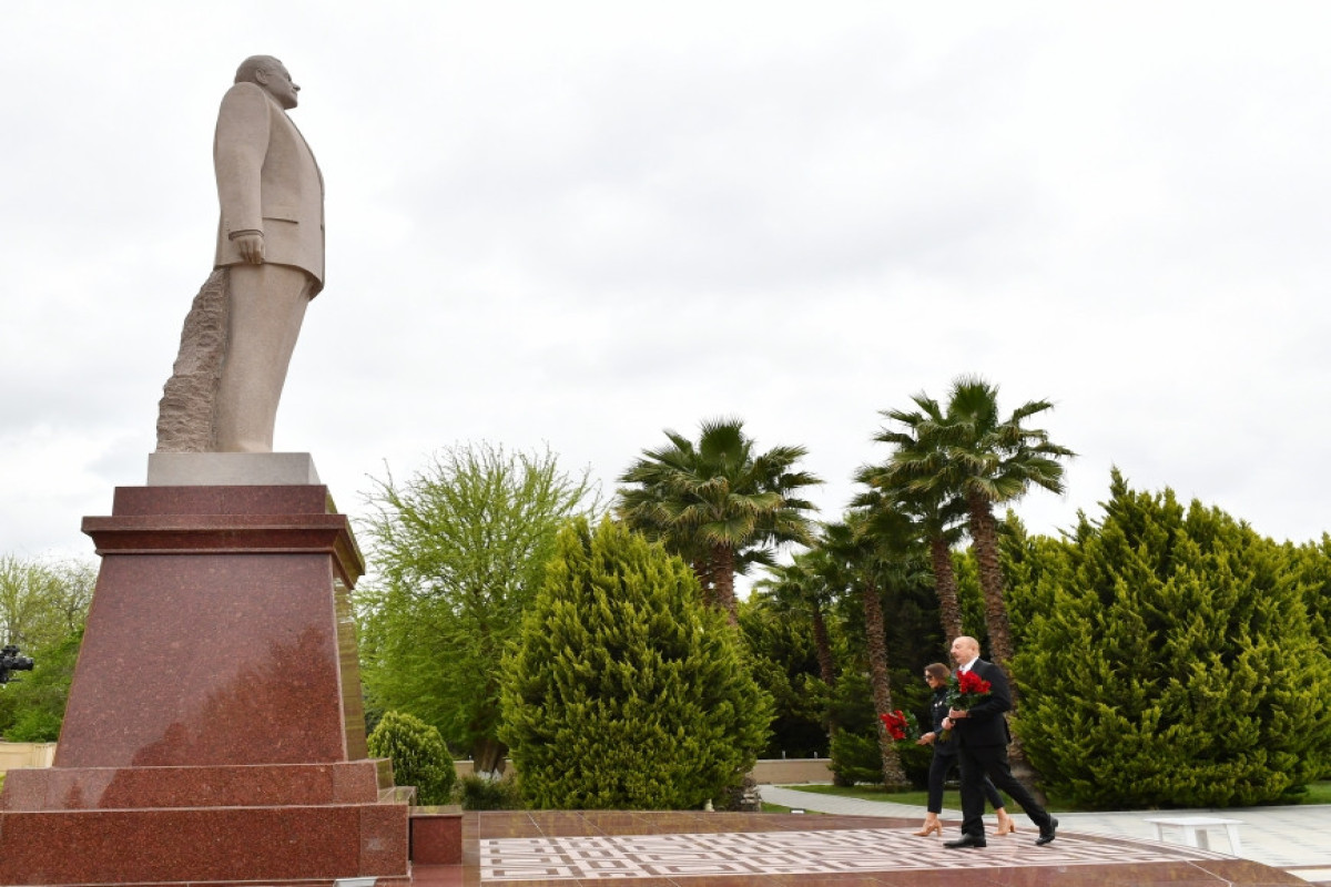 Prezident İlham Əliyev və Mehriban Əliyeva Salyan rayonuna səfər ediblər