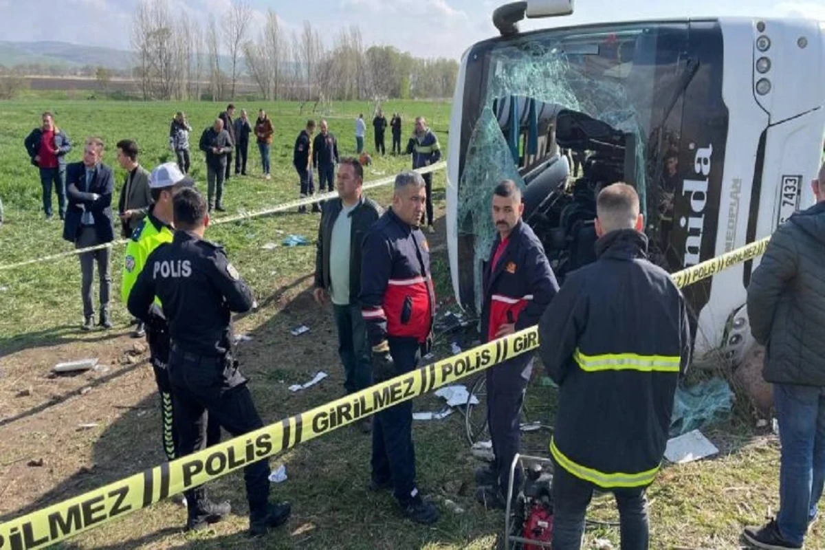 Türkiyədə avtobus qəzaya uğrayıb, 3 nəfər ölüb