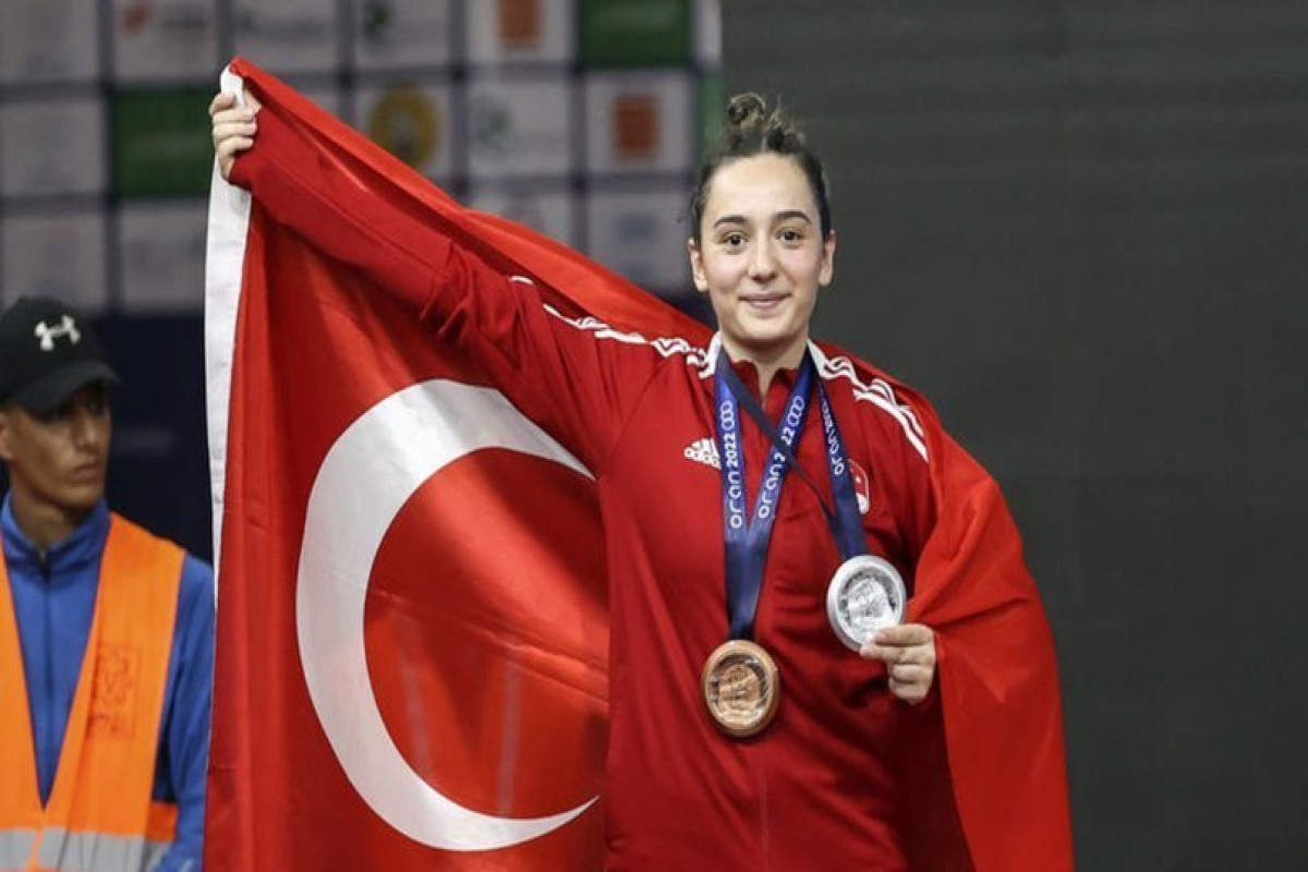 Prezident və Mehriban Əliyeva İrəvanda Avropa çempionu olan Nuray Güngörü təbrik ediblər