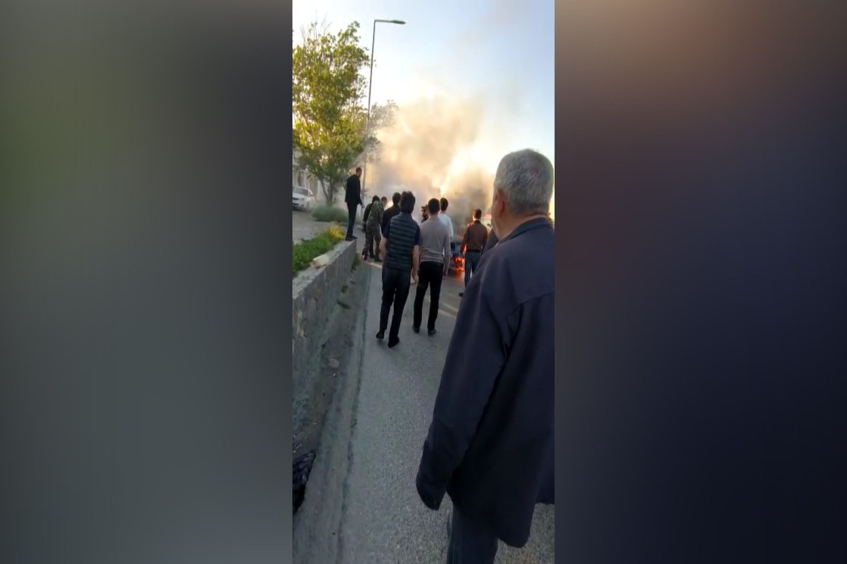 Bakıda avtomobil yanıb
