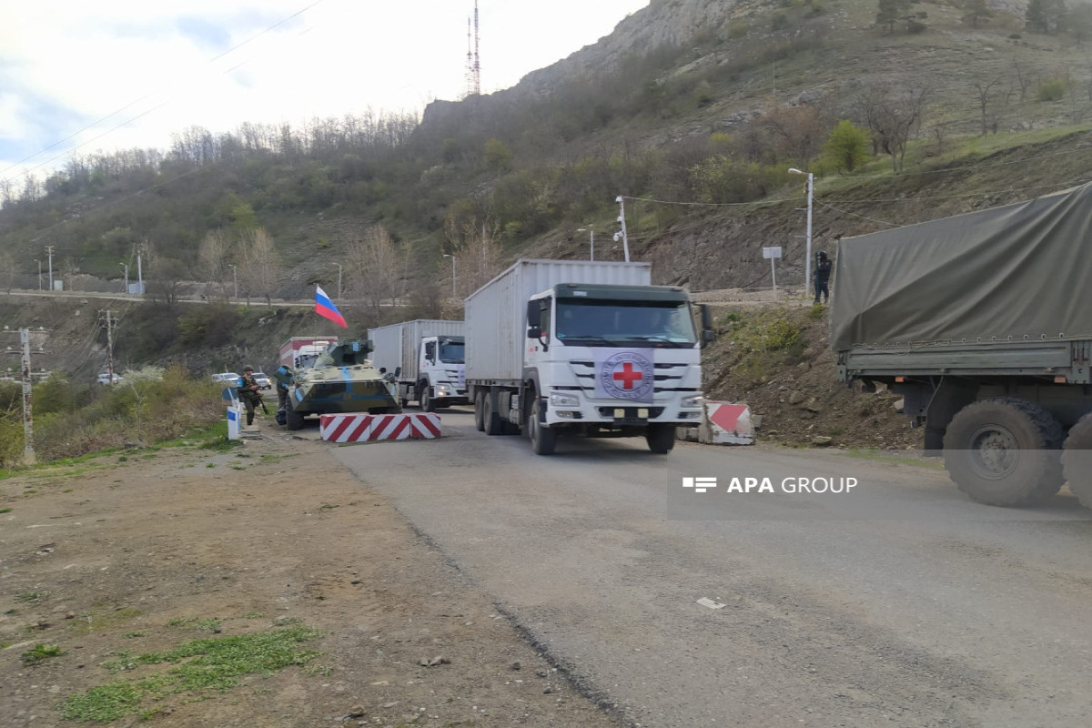 Laçın-Xankəndi yolundan BQXK-nın içində erməni sakinlər olan 12 maşını keçib - FOTO  - YENİLƏNİB 