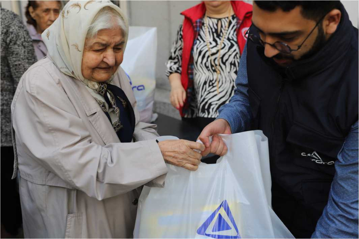 “Avrora MMC” aztəminatlı ailələrə bayram sovqatı çatdırıb - FOTO 
