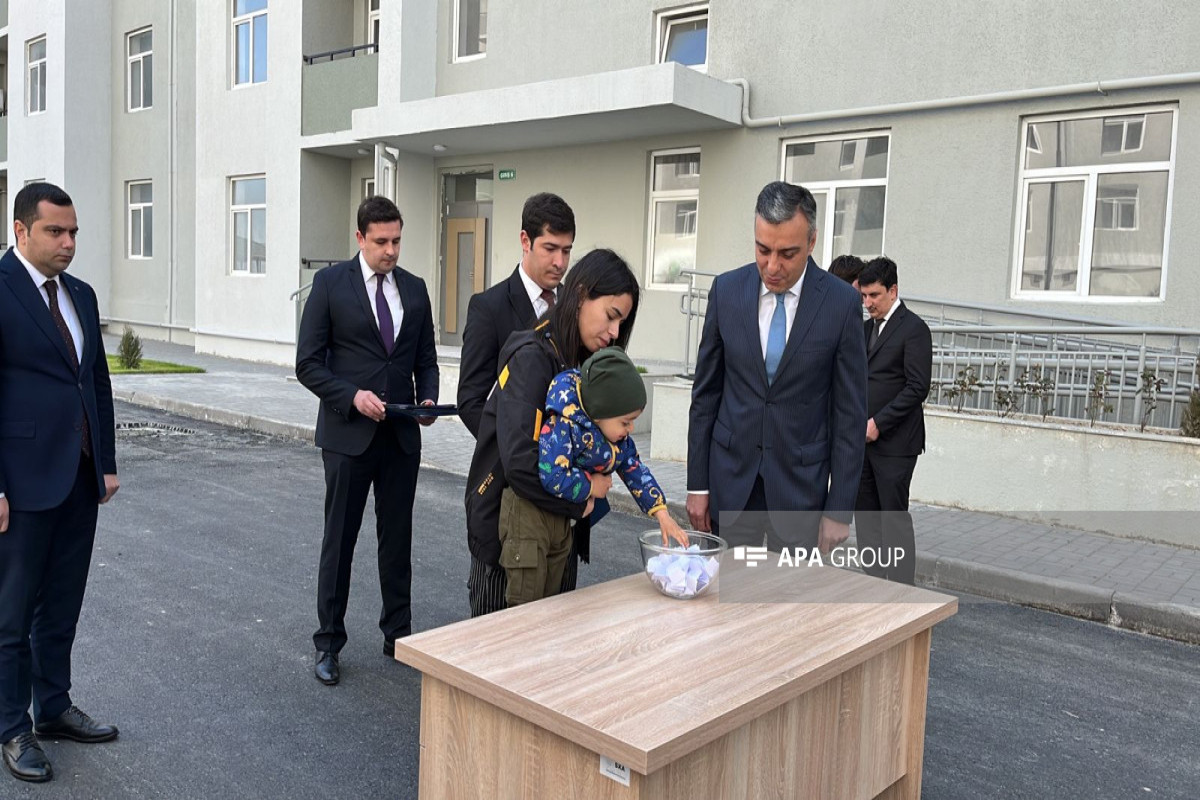 Şəhid ailələri və müharibə əlillərinə daha 100 mənzil və fərdi ev verilib  - FOTO 