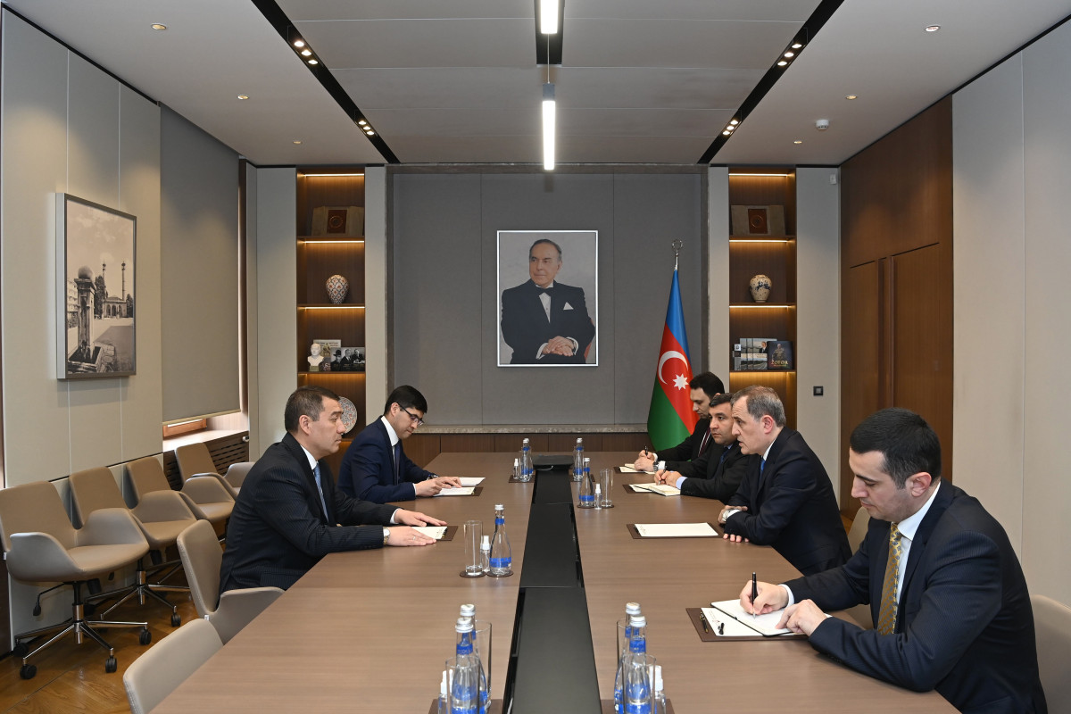 Ceyhun Bayramov Qazaxıstan səfirini diplomatik fəaliyyətinin bitməsi münasibətilə qəbul edib
