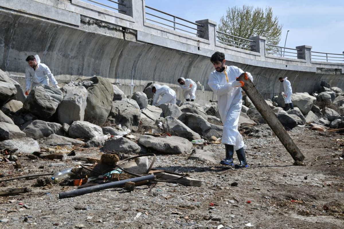 Xəzər sahilində 10 tona yaxın tullantı təmizlənərək utilizasiya olunacaq - FOTO 