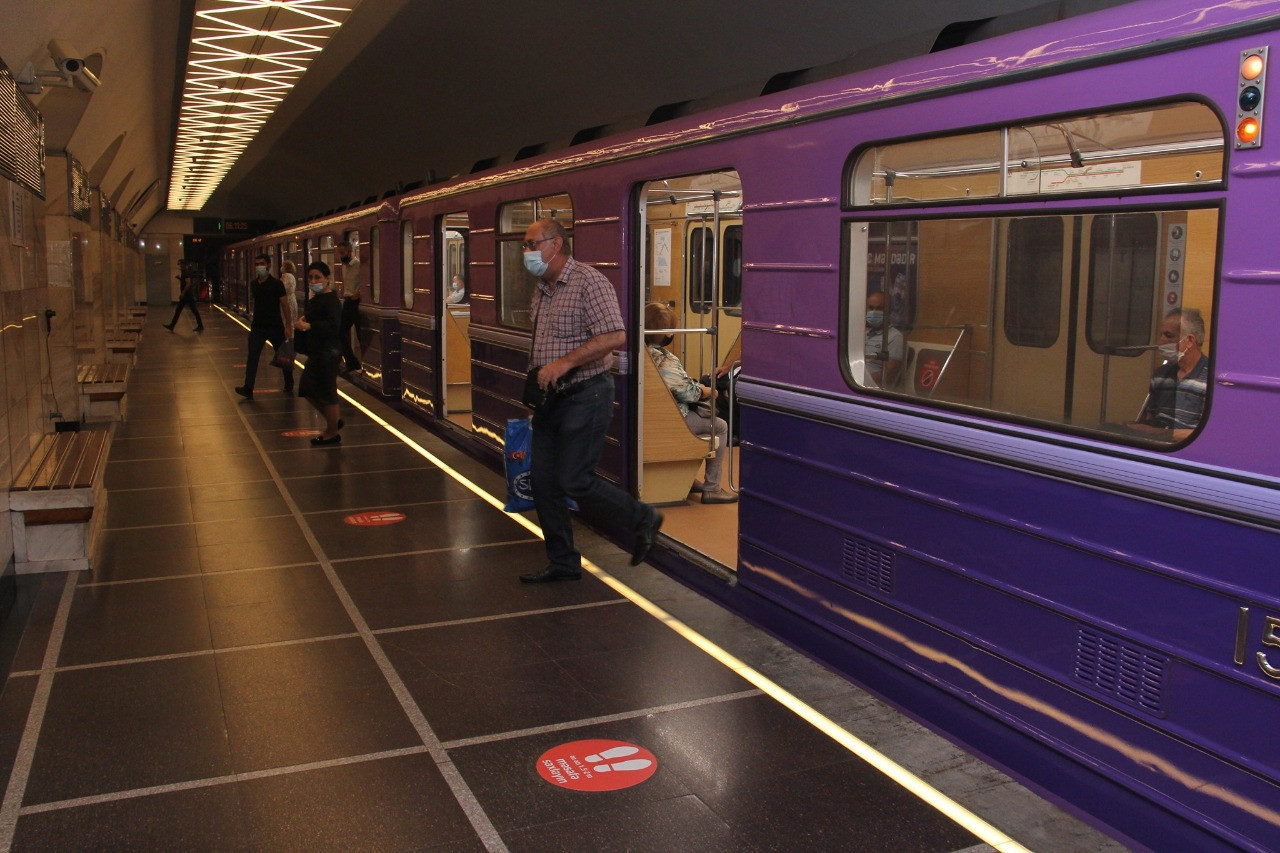 Метро 28. Метро Баку. Baki Metropoliteni Бакинский метрополитен. Станции Бакинского метро. Поезд метро Баку.