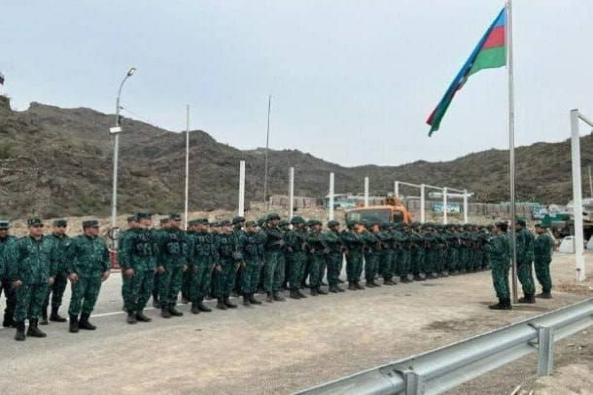 Laçın-Xankəndi yolunun başlanğıcında quraşdırılan sərhəd-buraxılış məntəqəsində Azərbaycan bayrağı ucaldılıb - FOTO 