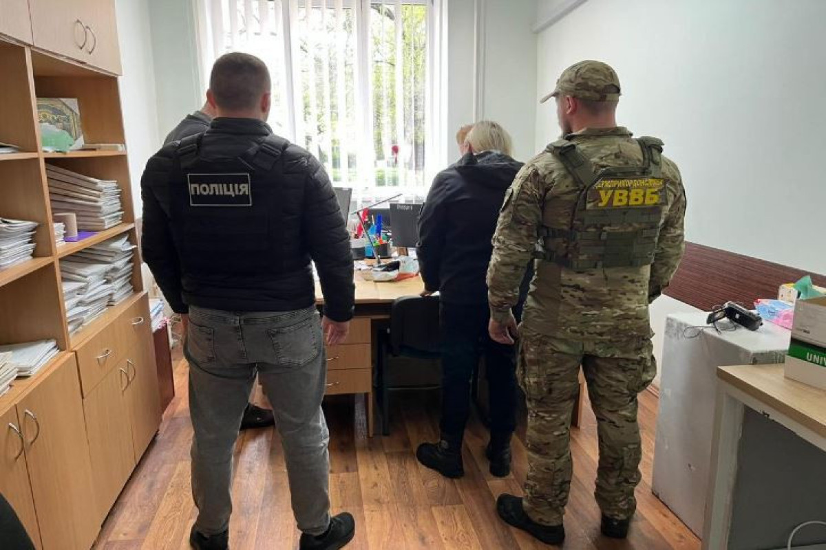 Ukrayna polisi hərbi vəzifəlilərin ölkədən çıxmasına şərait yaradanları həbs edib