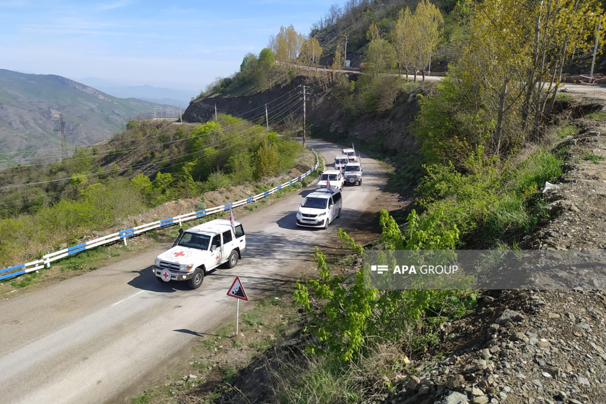 Laçın-Xankəndi yolundan içində erməni əsilli sakinlər olan BQXK maşınları maneəsiz keçib - FOTO  - YENİLƏNİB 