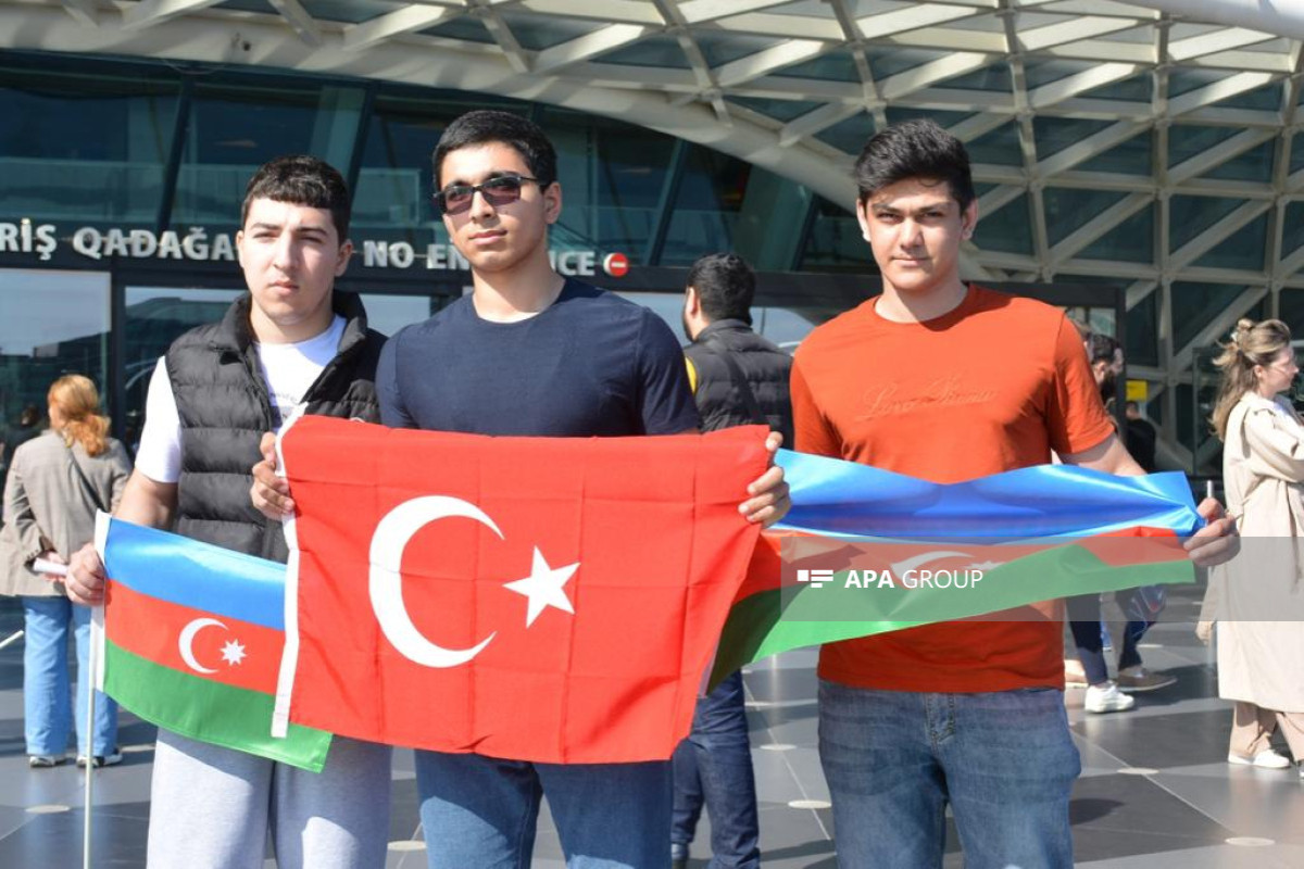 İrəvanda Avropa çempionu olan türkiyəli ağırlıqqaldıranlar Azərbaycana gəlib - VİDEO  - FOTO 
