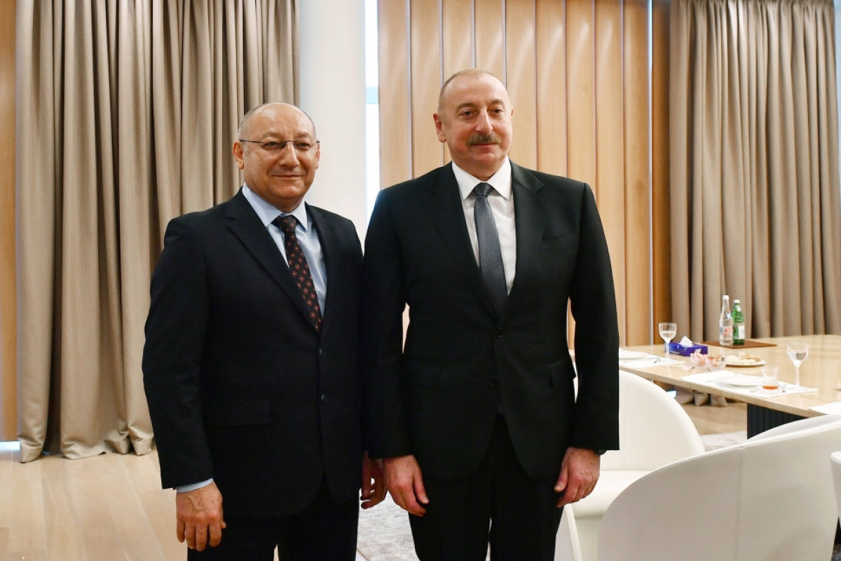 President Ilham Aliyev and First Lady Mehriban Aliyeva met with Turkish athletes who dedicated their victories to Azerbaijan at European Weightlifting Championships-UPDATED 