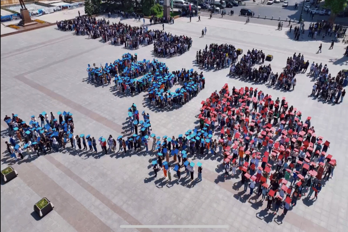 Gəncədə Zərifə Əliyevanın xatirəsinə həsr edilmiş fləşmob keçirilib