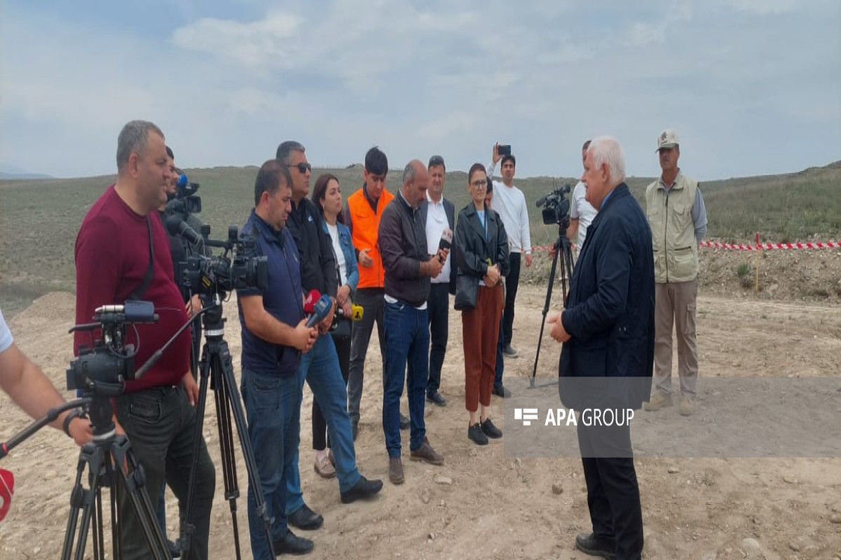Media nümayəndələri Tərtərdə mina partlayan ərazidə müşahidə aparıblar - FOTO 