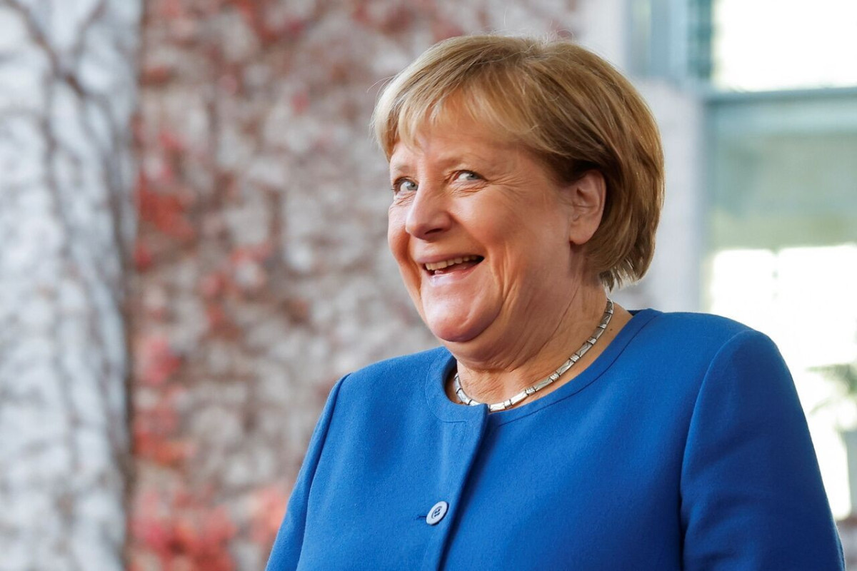 Merkel Almaniya cəmiyyətində parçalanmaqda günahkar olduğunu etiraf edib