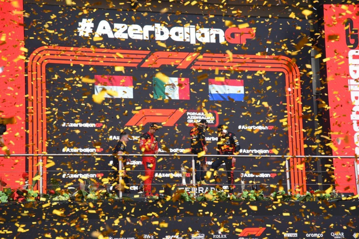 Formula 1 Azərbaycan Qran-Prisinin qalibləri mükafatlandırılıb - FOTOLENT  - YENİLƏNİB-2 