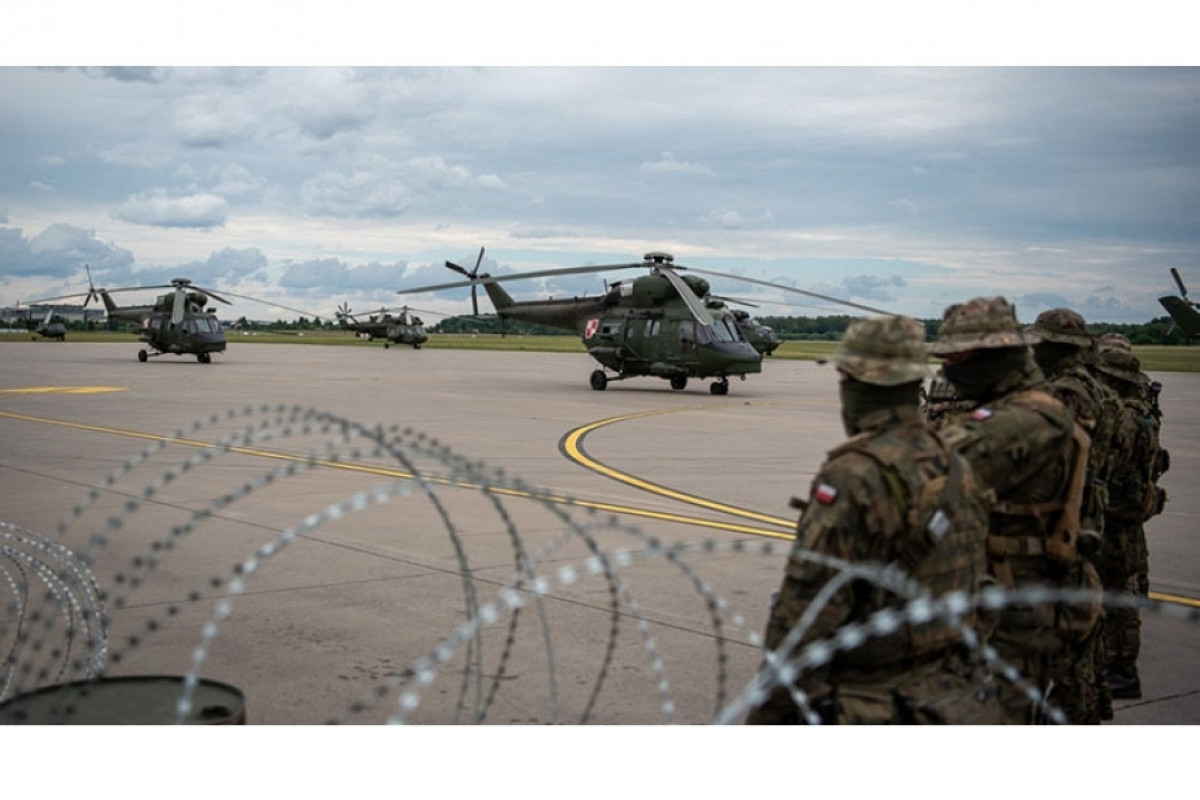 Polşa Belarusla sərhədə hərbi helikopterlər cəmləşdirib