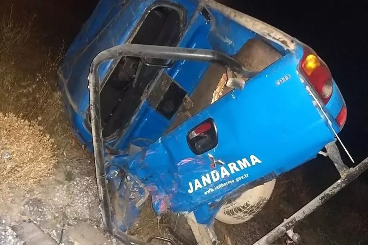 Türkiyədə yük maşını jarndarma avtomobilinə çırpılıb, 5 nəfər yaralanıb