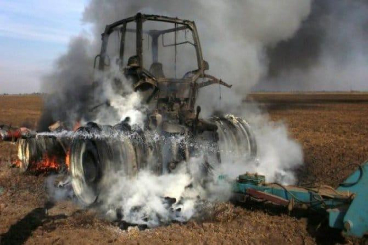 Ağcabədidə traktor yanıb