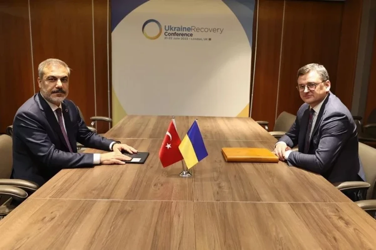 Hakan Fidan ukraynalı həmkarı ilə "Taxıl saziş"ini müzakirə edib - YENİLƏNİB 