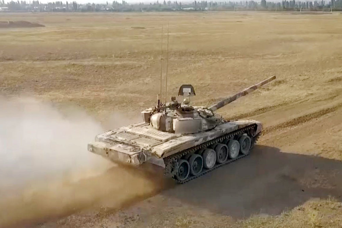 Tank bölmələrində intensiv döyüş hazırlığı məşğələləri keçirilir - VİDEO 