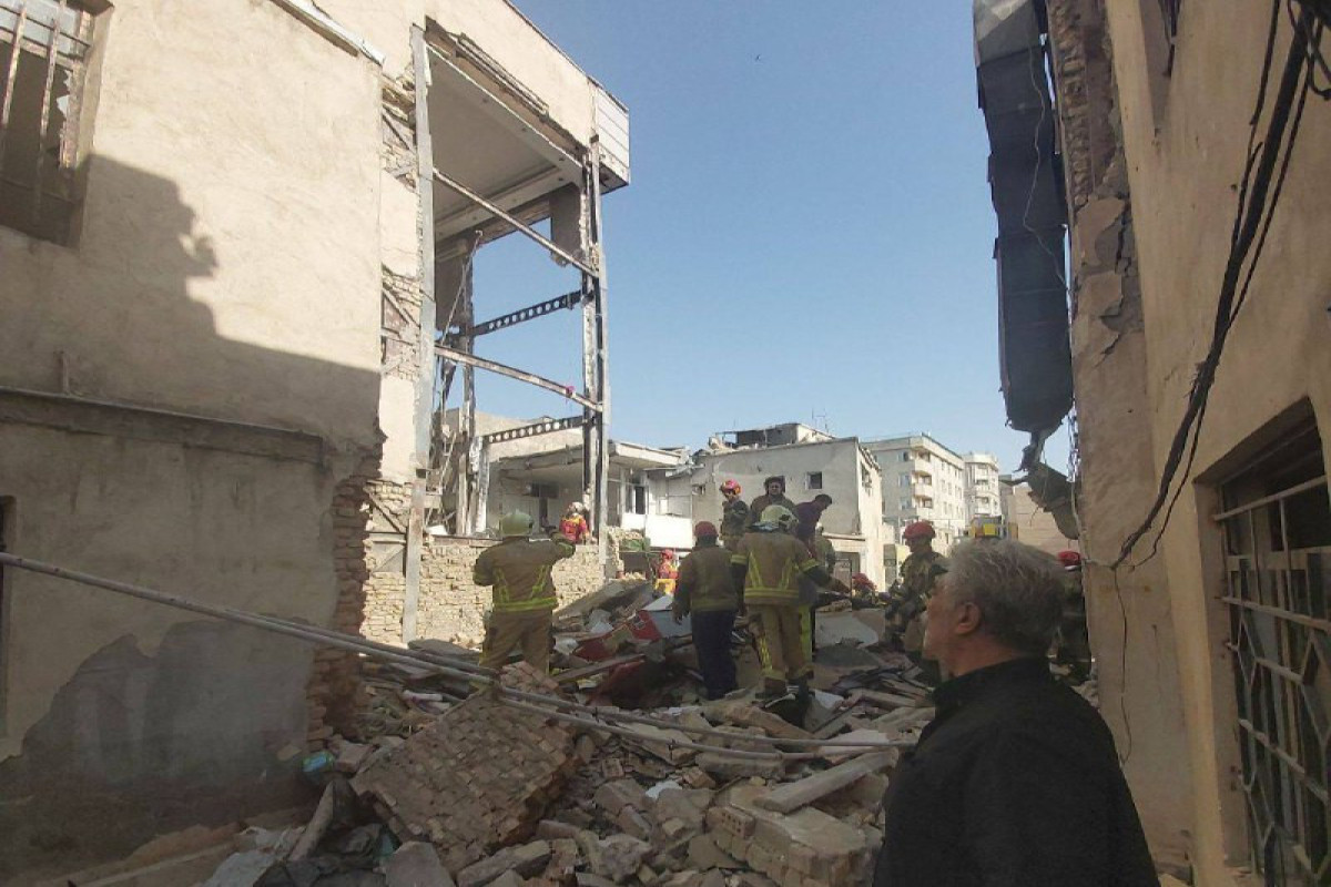 Tehranda yaşayış binasında güclü partlayış baş verib, dağıntılar altında qalanlar var - VİDEO 