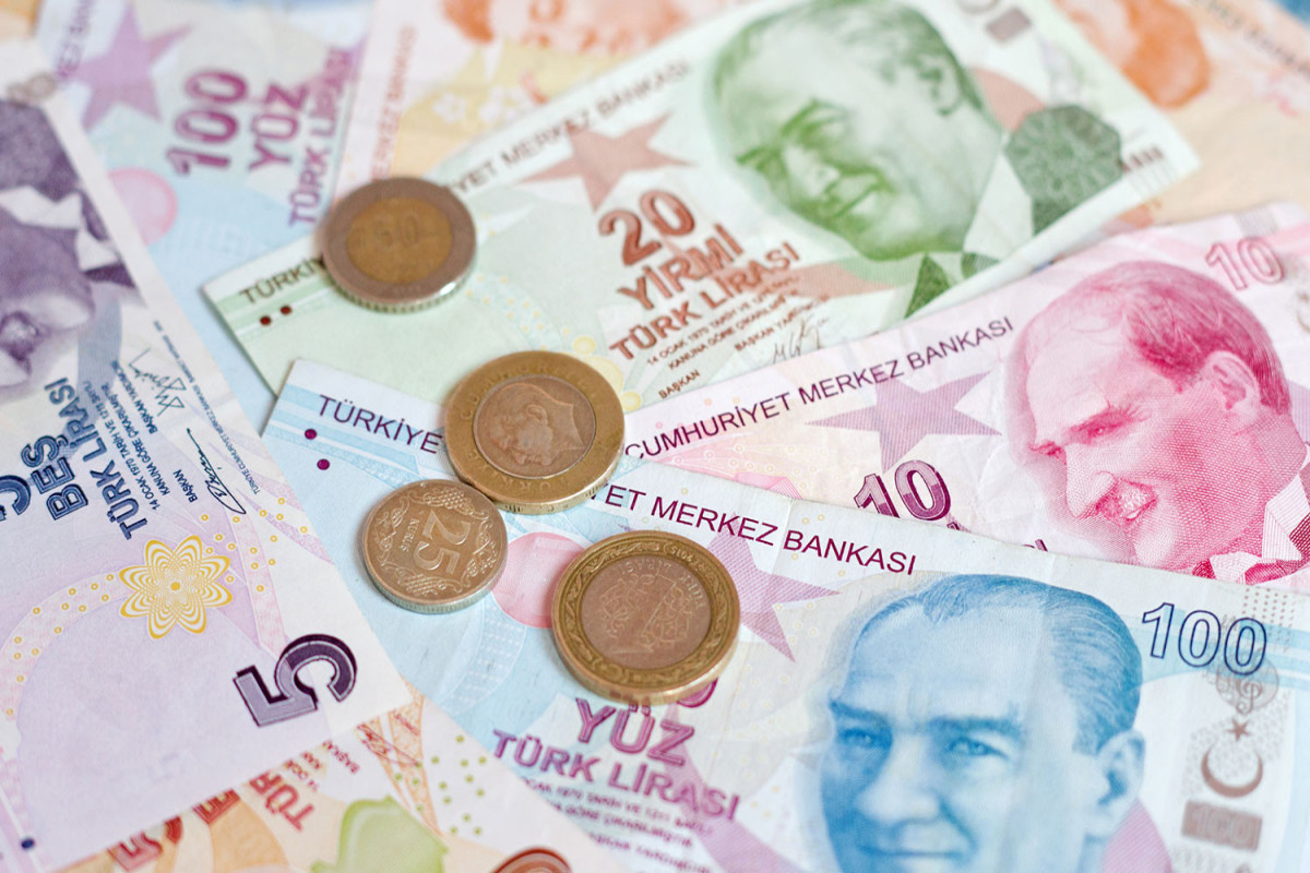 Türk lirəsinin məzənnəsi tarixi minimuma düşüb