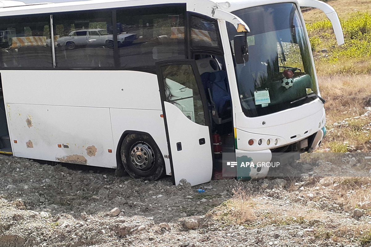 İsmayıllı-Muğanlı yolunda avtobus qəzaya uğrayıb - FOTO  - YENİLƏNİB 