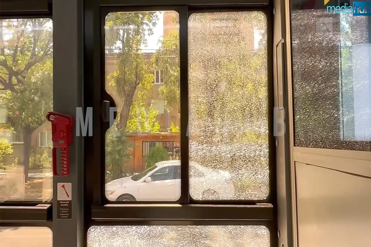 İrəvanda naməlum şəxs sərnişin avtobusuna atəş açıb