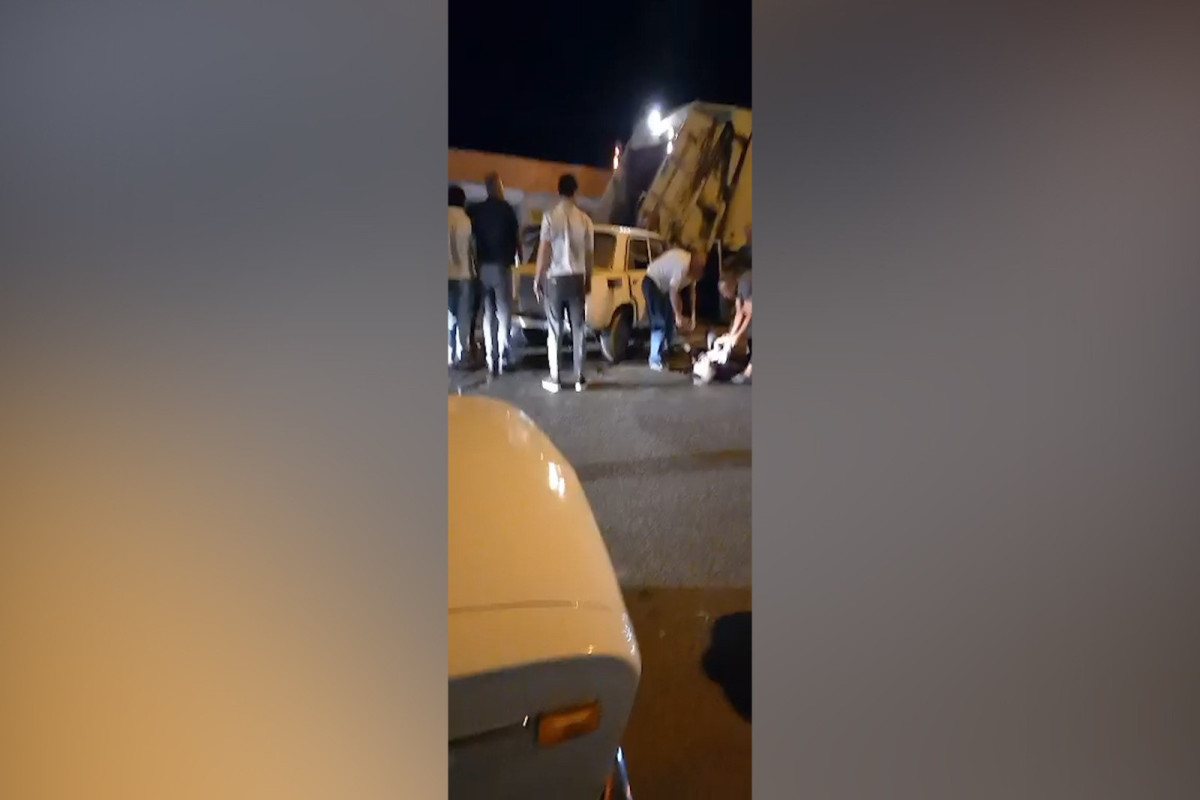 Bakıda "Jiquli" kommunal avtomobillə toqquşub, yaralananlar var