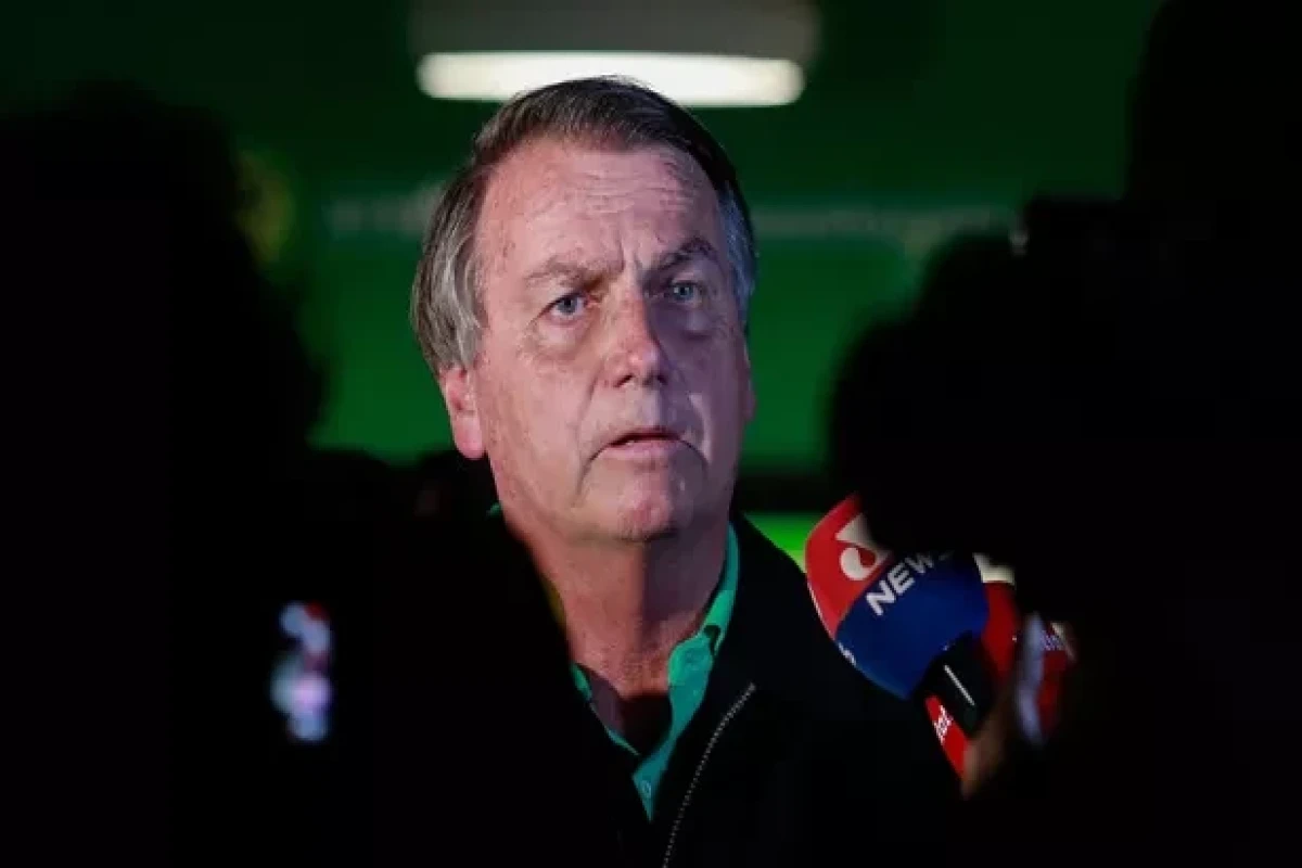 Braziliya polisi Bolsonaronu hədiyyələri satmaqda şübhəli bilir