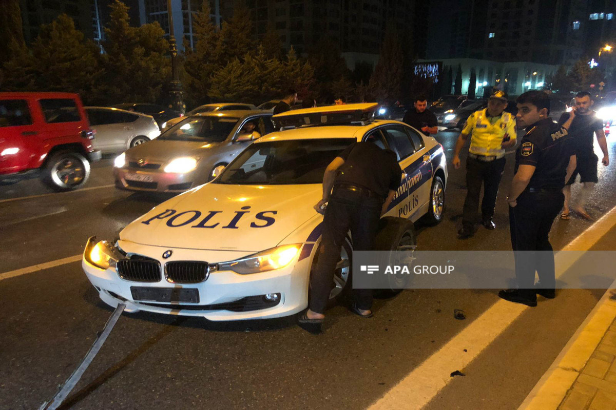 Bakıda sürücü yolu keçən polisi vurub, DYP avtomobilinə çırpılıb - FOTO 